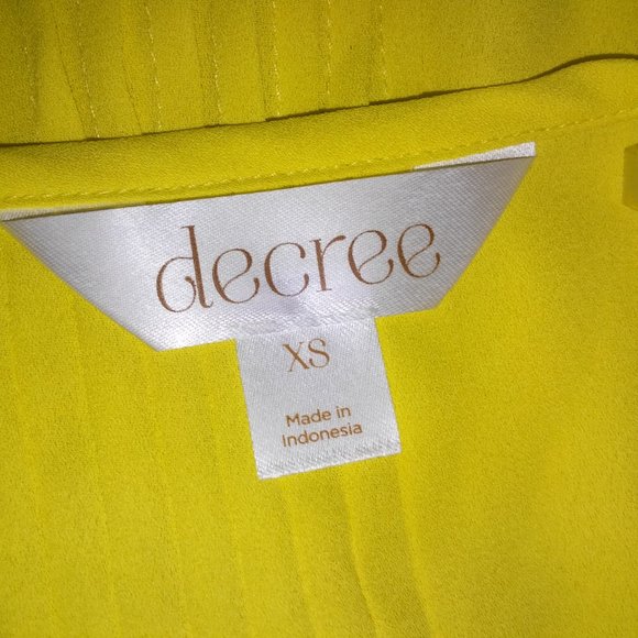 Decree Blouse Womens XS Short‎ Sleeve Chiffon Scoop Neck Yellow Hi Low Pit to Pi - Picture 7 of 8